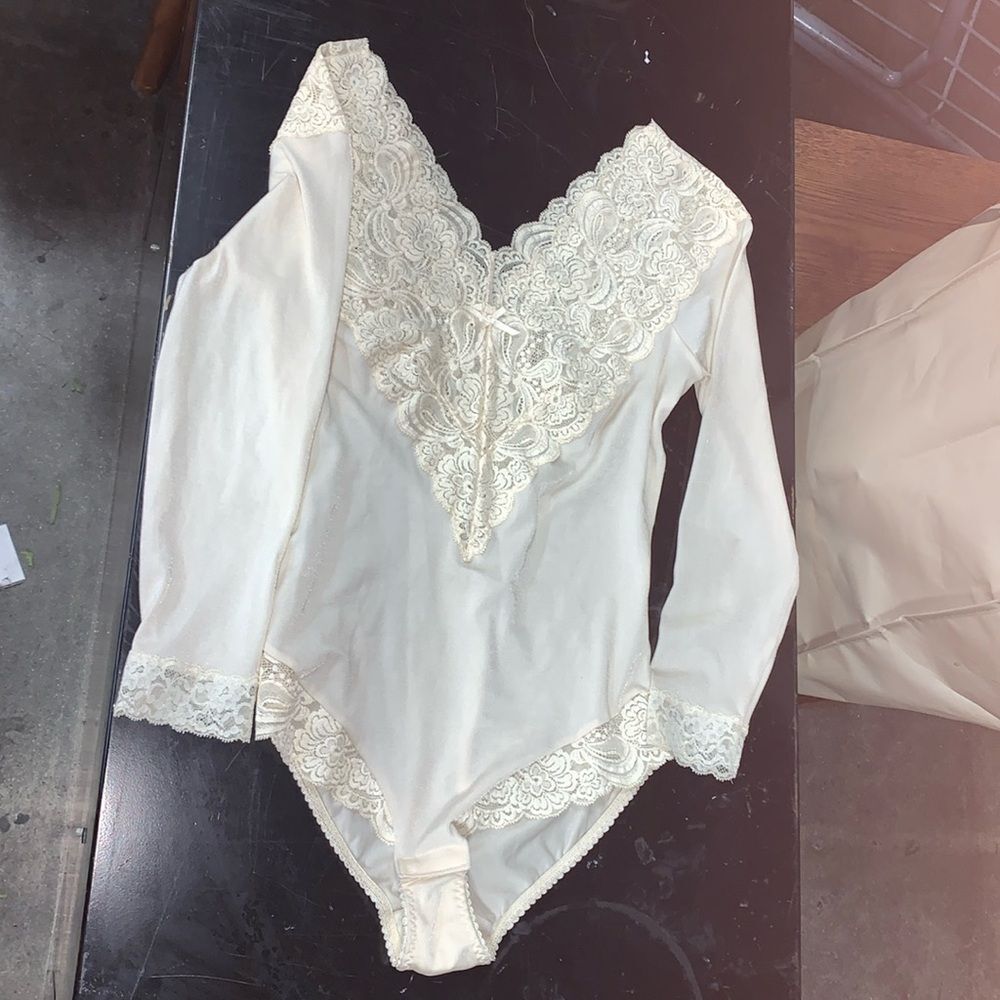 Cream Lace Trim Bodysuit Romantic Cottagecore V Neck Medium